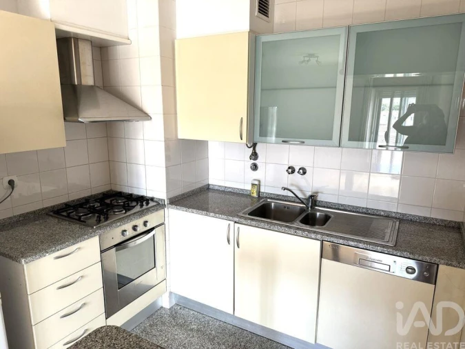 Apartamento T1 para Arrendamento em Alvalade Foto 9