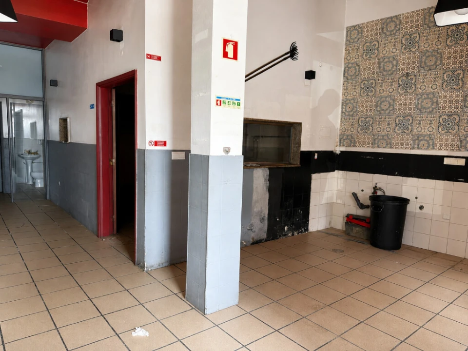 Prédio para Venda em Santo Antonio dos Olivais Foto 5