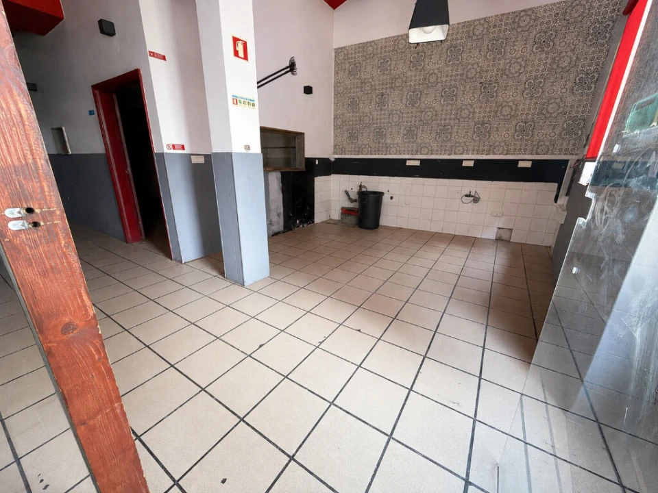 Prédio para Venda em Santo Antonio dos Olivais Foto 8
