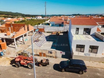 Moradia T3 para Venda em Santa Maria, São Pedro e Sobral da Lagoa
