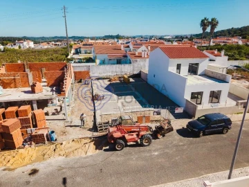 Moradia T3 para Venda em Santa Maria, São Pedro e Sobral da Lagoa