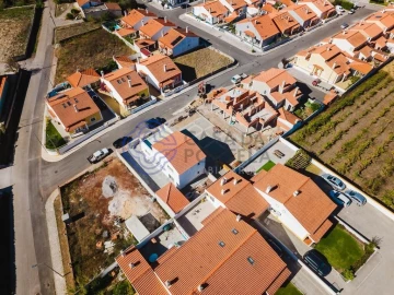 Moradia T3 para Venda em Santa Maria, São Pedro e Sobral da Lagoa