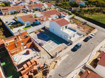 Moradia T3 para Venda em Santa Maria, São Pedro e Sobral da Lagoa