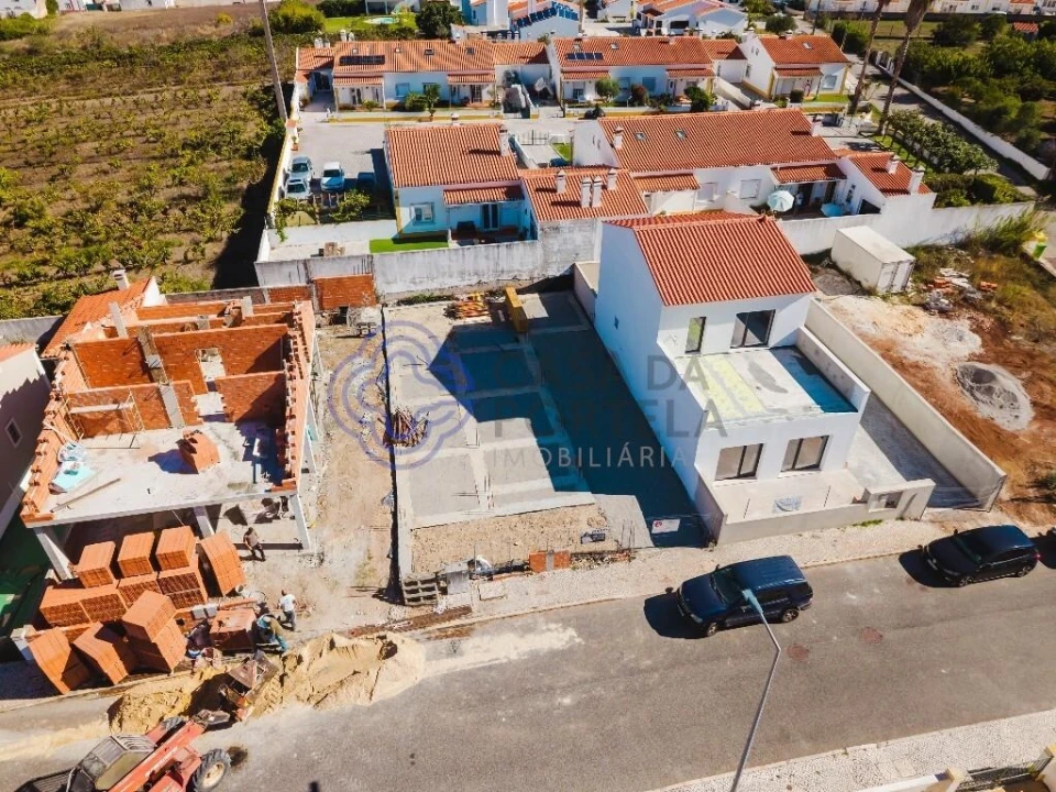 Moradia T3 para Venda em Santa Maria, São Pedro e Sobral da Lagoa Foto 3