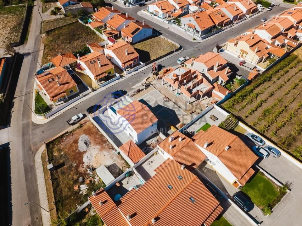 Moradia T3 para Venda em Santa Maria, São Pedro e Sobral da Lagoa Foto 8