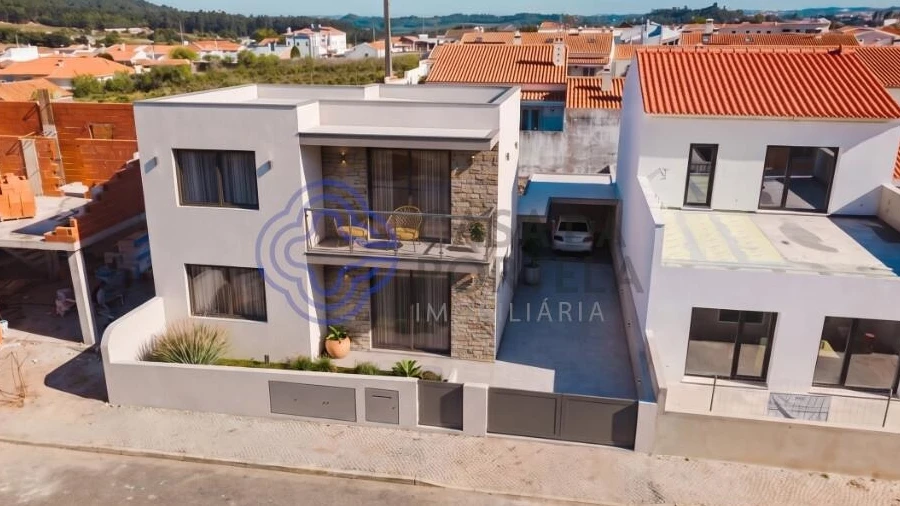 Moradia T3 para Venda em Santa Maria, São Pedro e Sobral da Lagoa