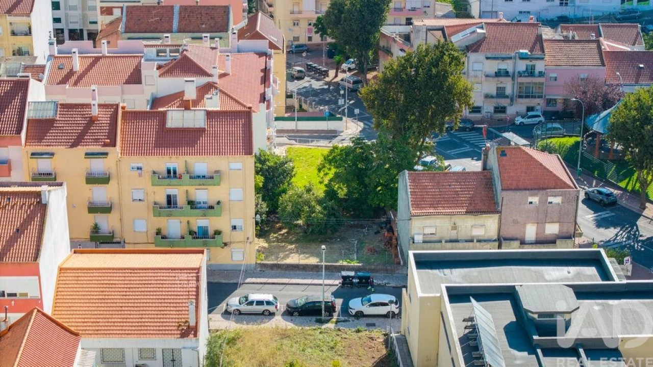 Terreno para Venda em Encosta do Sol Foto 1