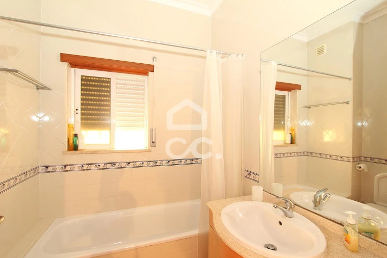 Apartamento T1 para Venda em Alvor Foto 13