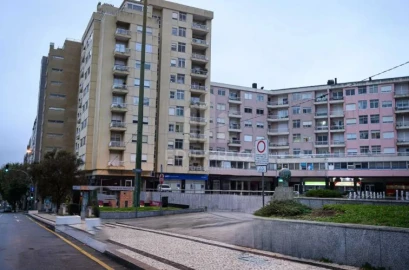Negócio para Arrendamento em Santa Marinha