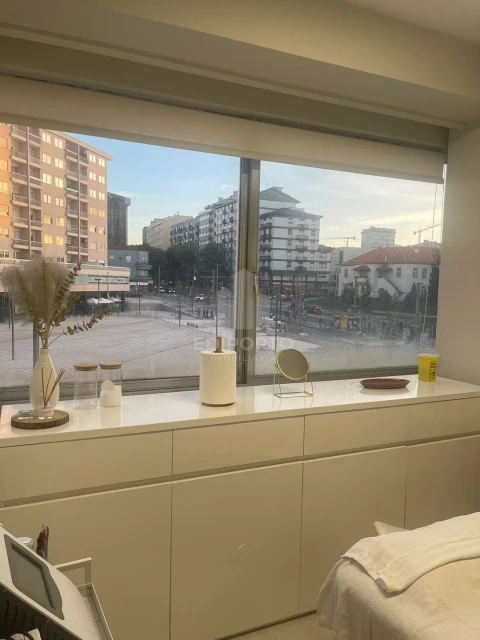 Negócio para Arrendamento em Santa Marinha