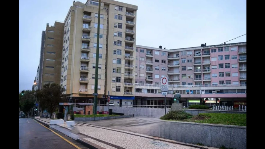 Negócio para Arrendamento em Santa Marinha