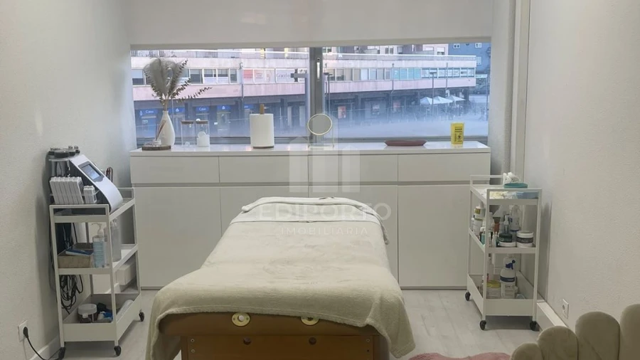 Negócio para Arrendamento em Santa Marinha