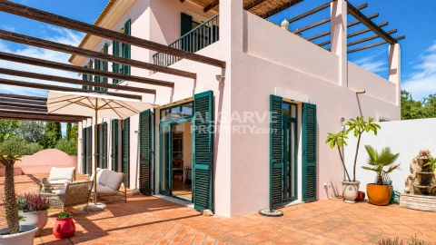 Moradia T2 para Venda em Santa Barbara de Nexe