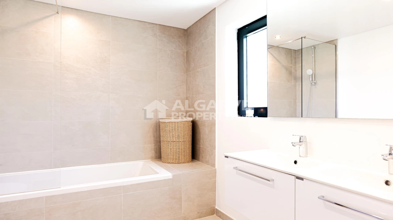 Apartamento T2 para Venda em Quarteira Foto 17