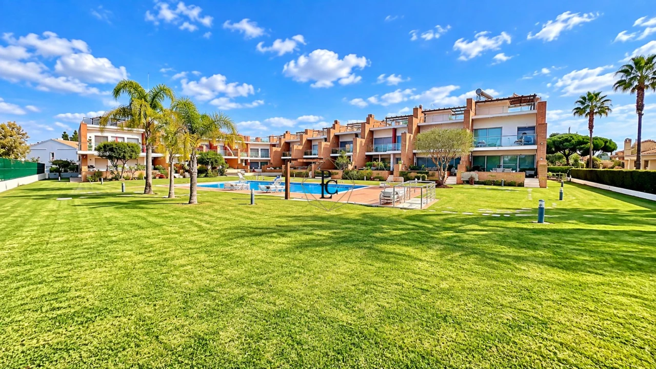Apartamento T2 para Arrendamento em Quarteira Foto 17