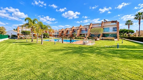 Apartamento T2 para Arrendamento em Quarteira