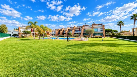 Apartamento T2 para Arrendamento em Quarteira