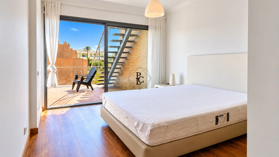 Apartamento T2 para Arrendamento em Quarteira Foto 4