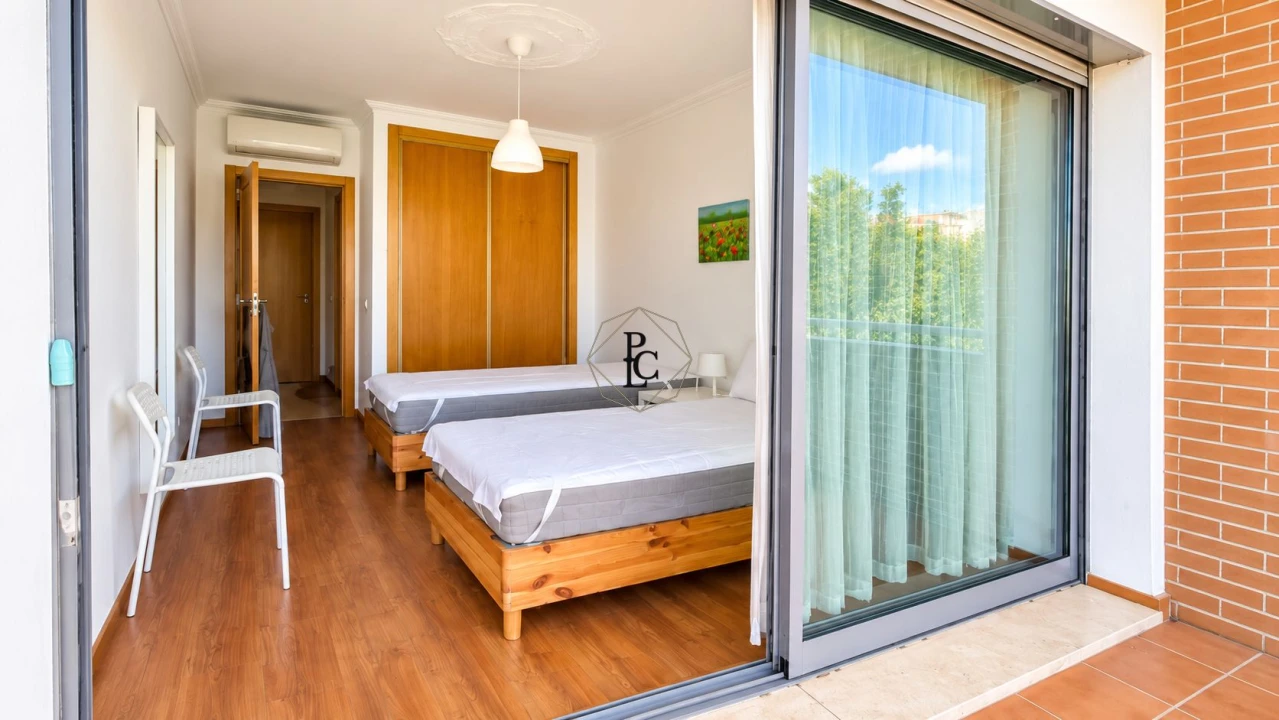 Apartamento T2 para Arrendamento em Quarteira Foto 9