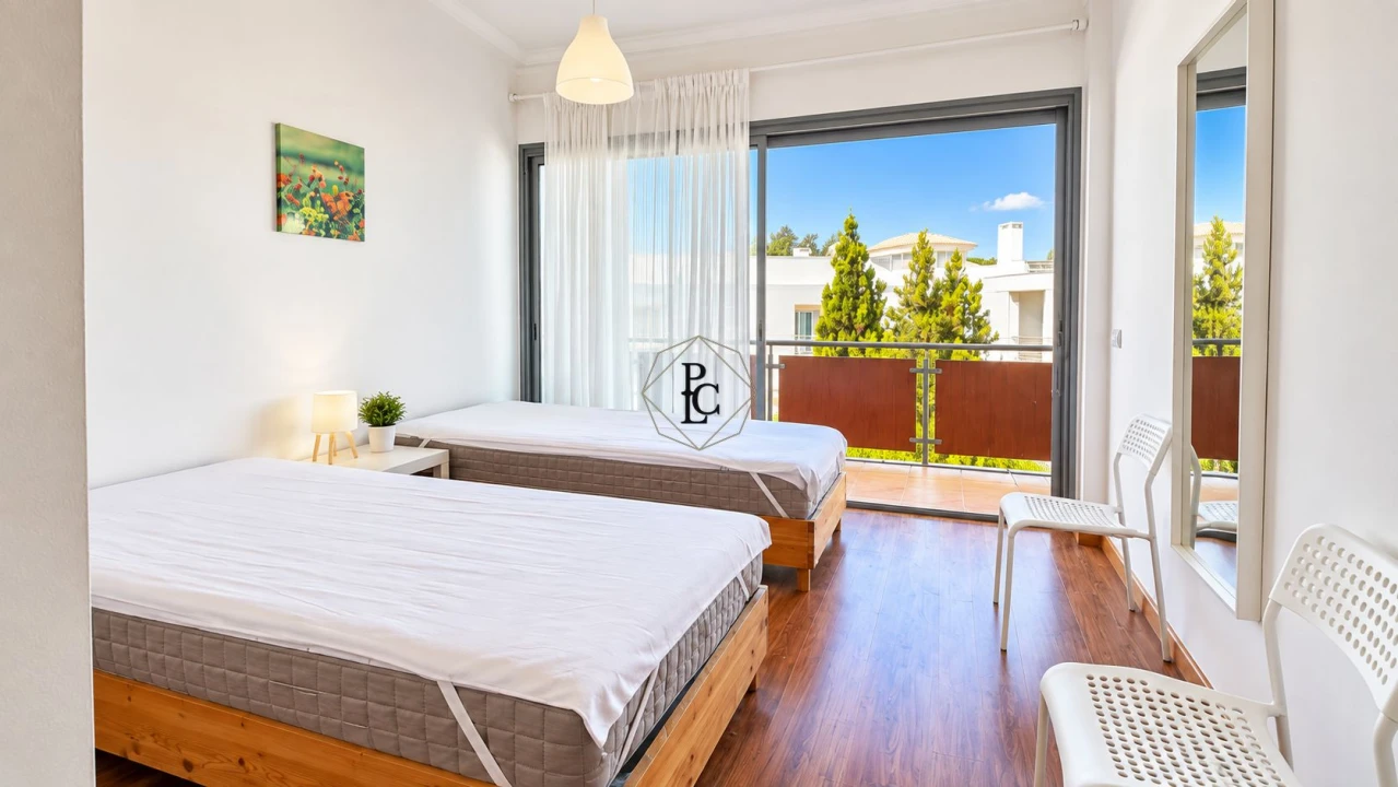 Apartamento T2 para Arrendamento em Quarteira Foto 8