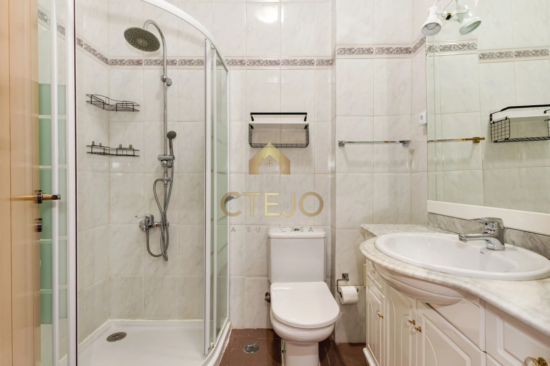Apartamento T2 para Venda em Póvoa de Santa Iria e Forte da Casa Foto 16