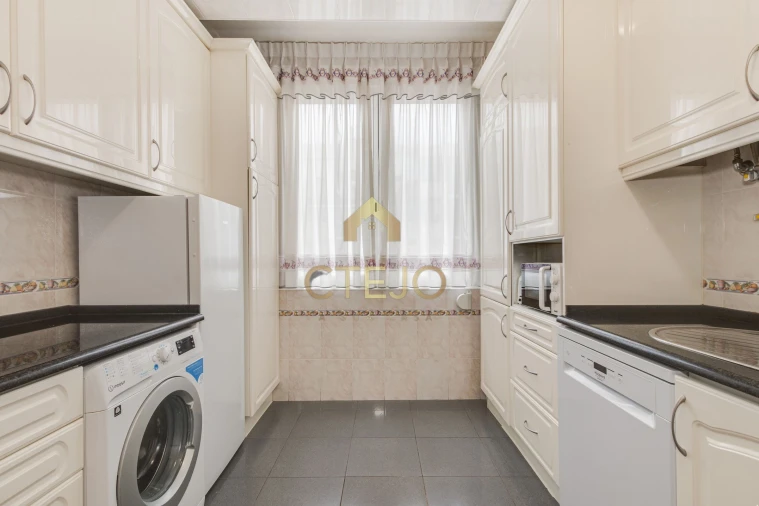 Apartamento T2 para Venda em Póvoa de Santa Iria e Forte da Casa Foto 9