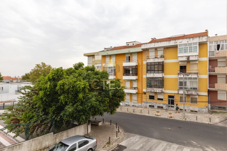 Apartamento T2 para Venda em Póvoa de Santa Iria e Forte da Casa Foto 3
