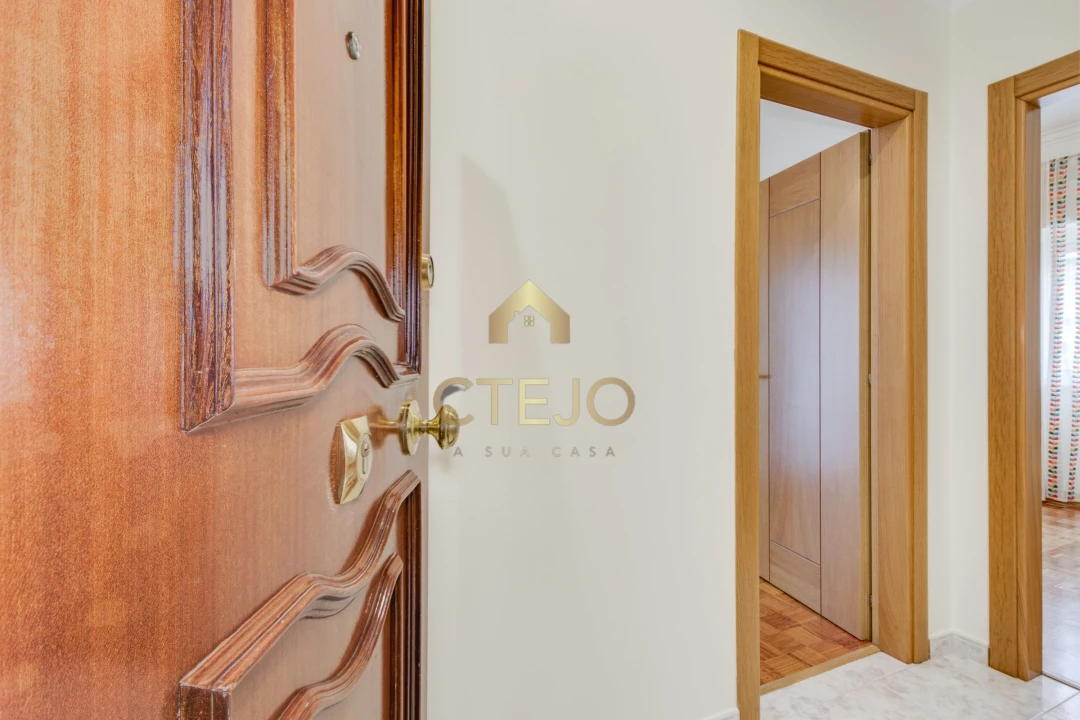 Apartamento T2 para Venda em Póvoa de Santa Iria e Forte da Casa Foto 4