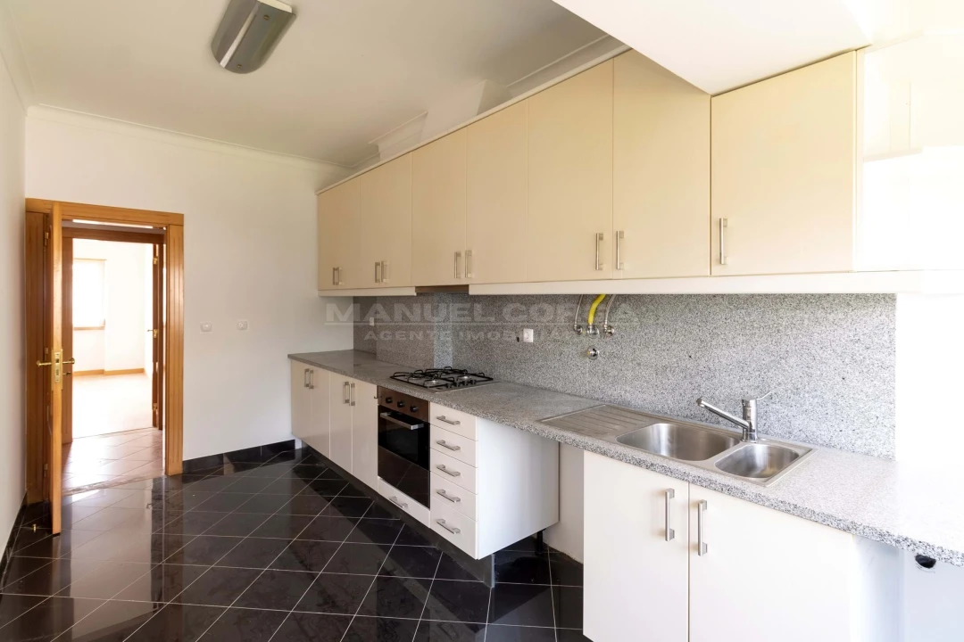 Apartamento T2 para Arrendamento em São Domingos de Benfica Foto 1