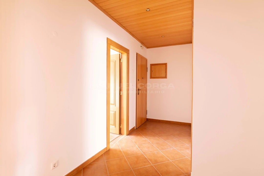 Apartamento T2 para Arrendamento em São Domingos de Benfica Foto 2