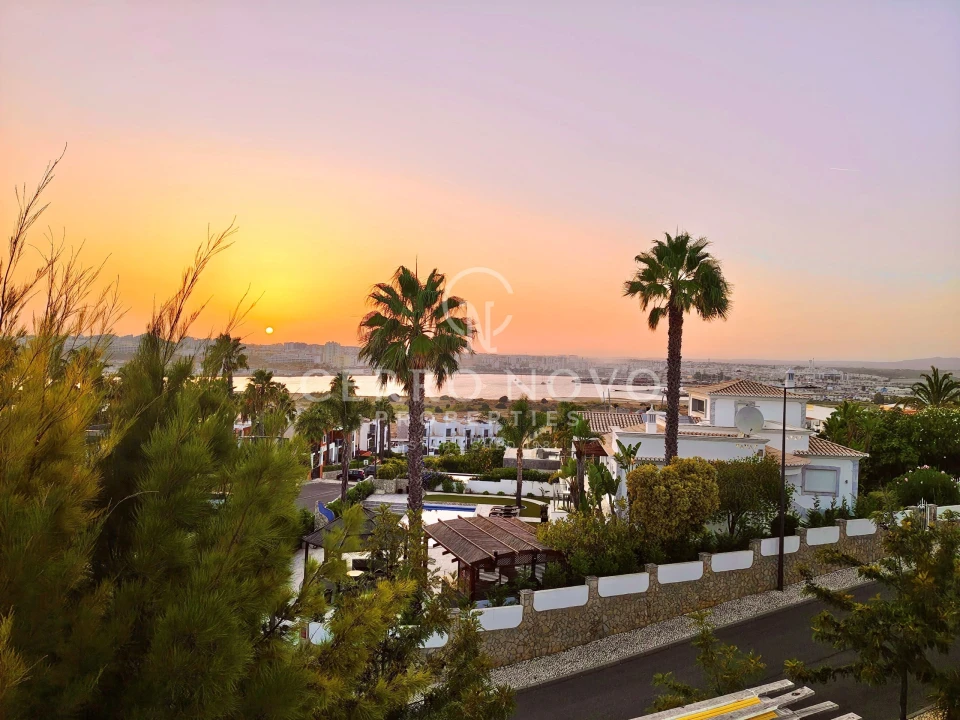 Apartamento T3 para Venda em Ferragudo Foto 1