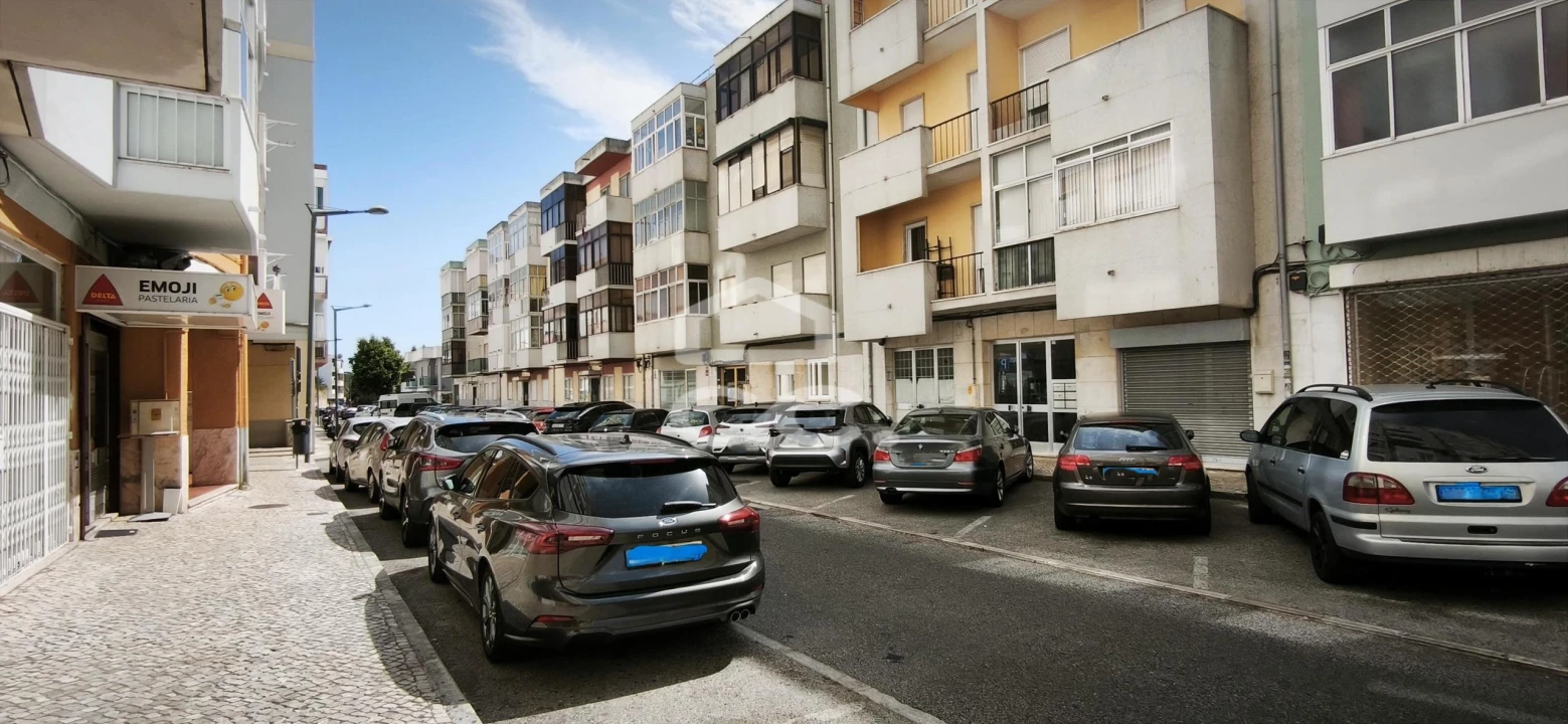 Apartamento T2 para Venda em Agualva e Mira-Sintra Foto 20