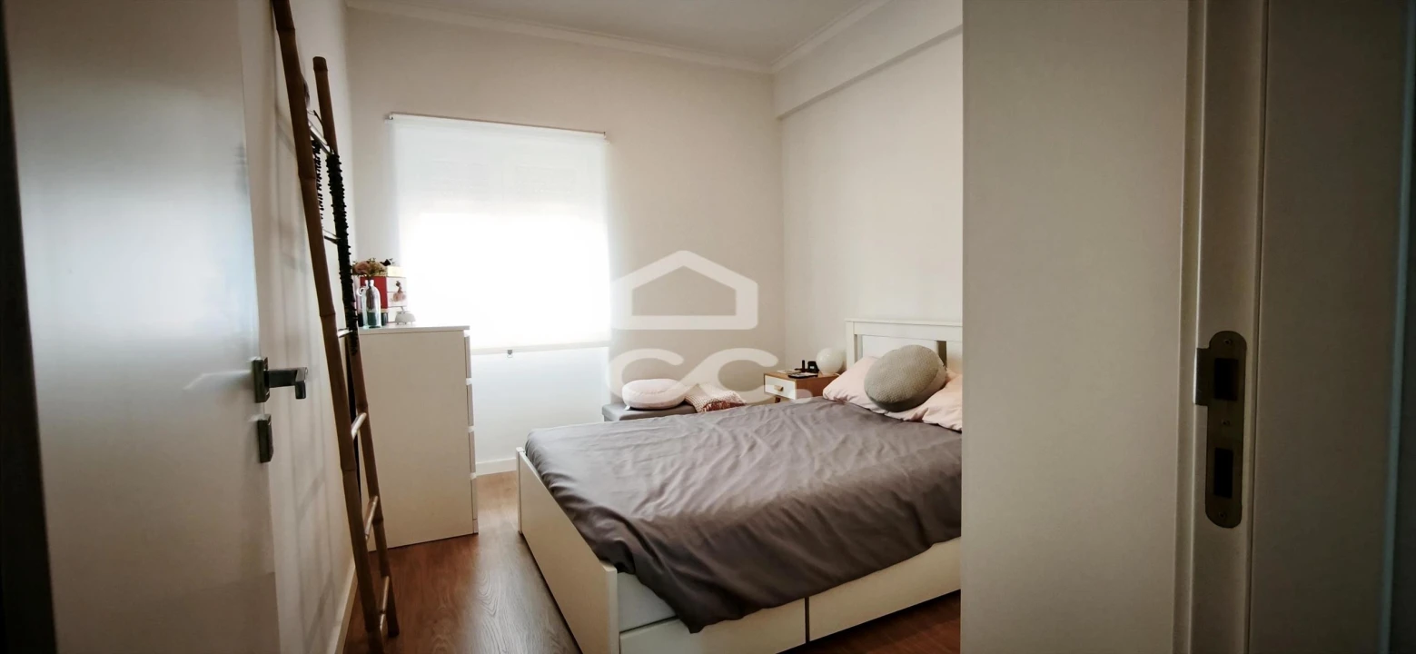 Apartamento T2 para Venda em Agualva e Mira-Sintra Foto 15