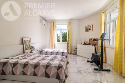 Moradia T4 para Venda em Albufeira e Olhos de Água