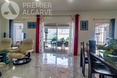 Moradia T4 para Venda em Albufeira e Olhos de Água