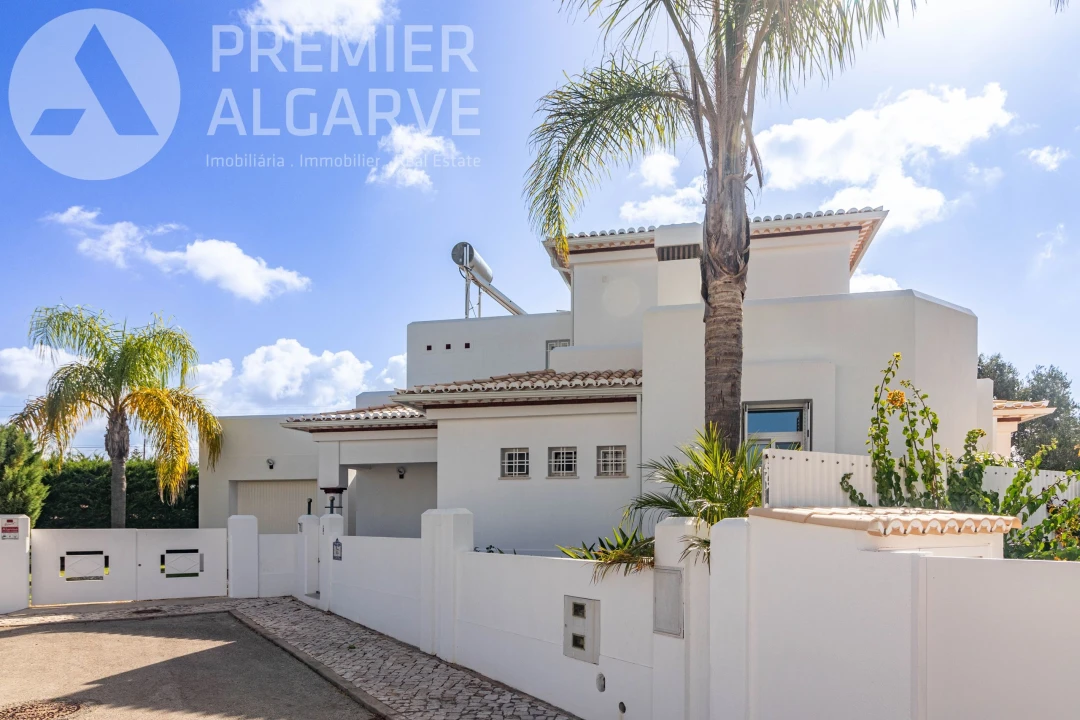 Moradia T4 para Venda em Albufeira e Olhos de Água Foto 10