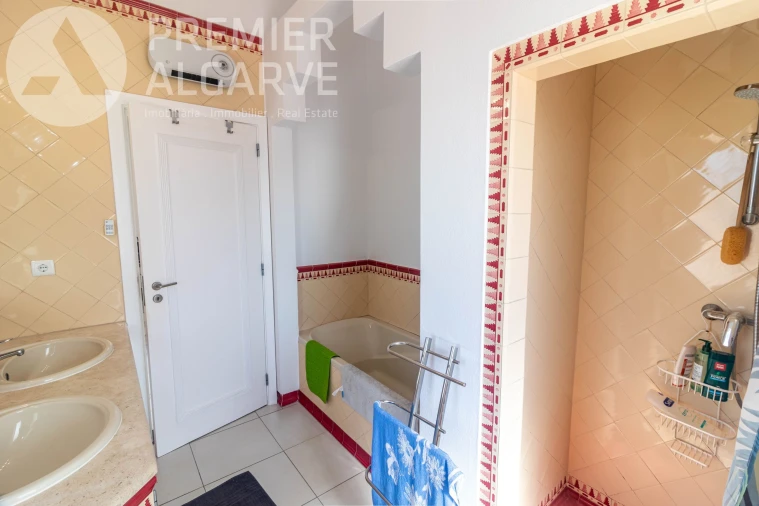 Moradia T4 para Venda em Albufeira e Olhos de Água Foto 33