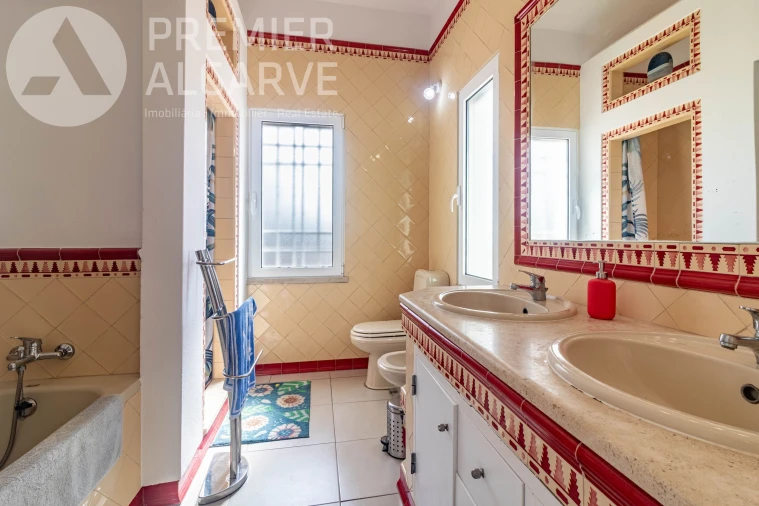 Moradia T4 para Venda em Albufeira e Olhos de Água Foto 32