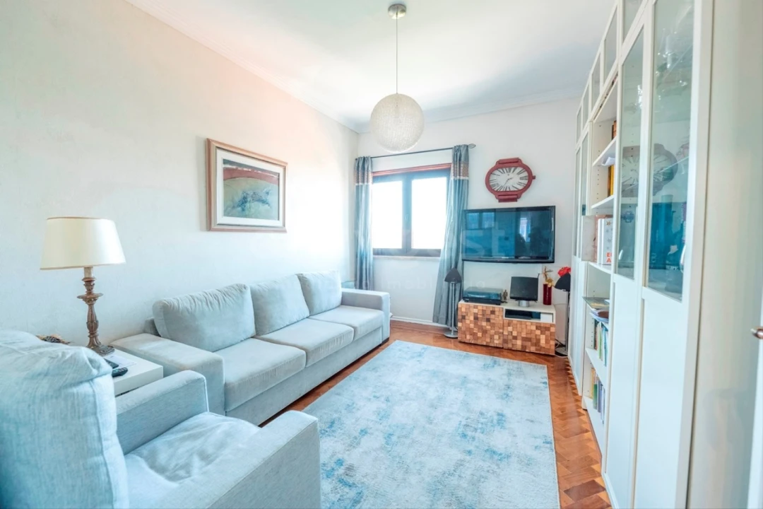 Apartamento T2 para Venda em Carnide Foto 7