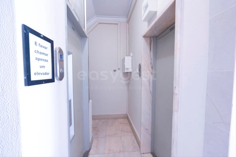 Apartamento T2 para Venda em Carnide Foto 24