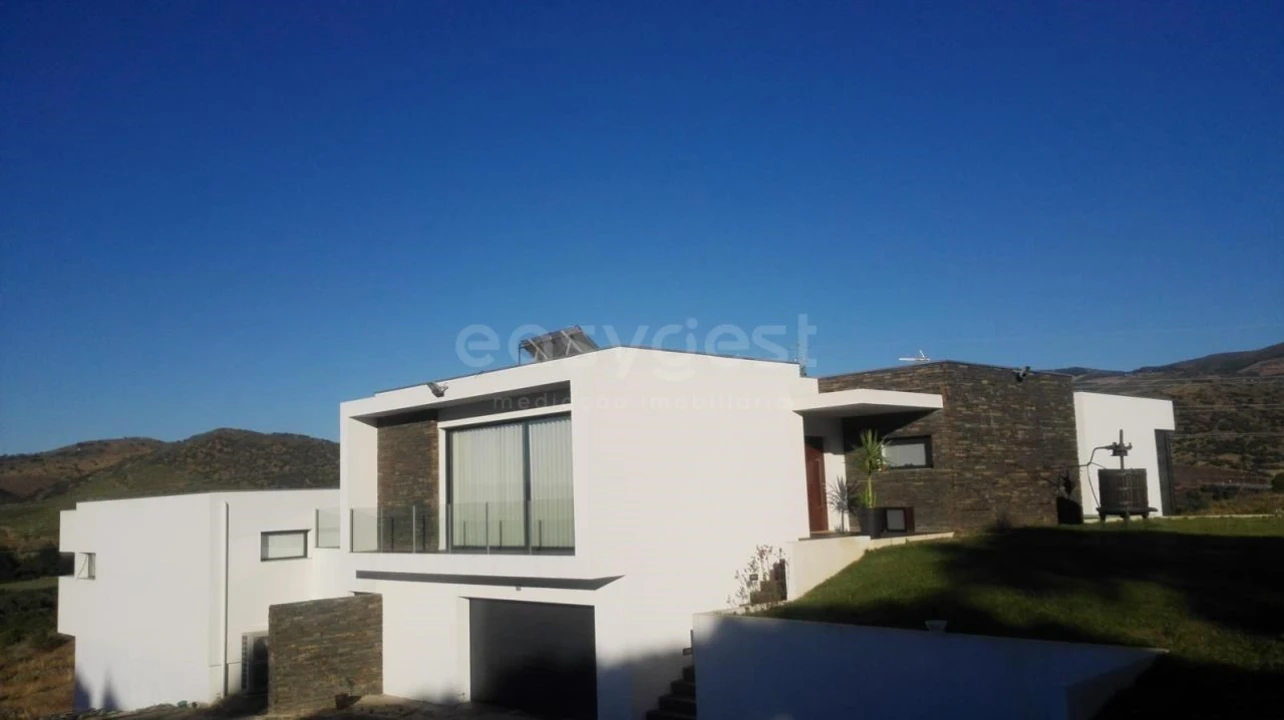 Moradia T4 para Venda em Cabeça Boa Foto 1