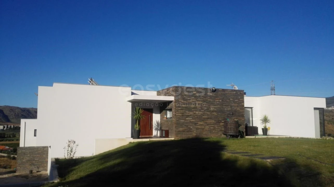 Moradia T4 para Venda em Cabeça Boa Foto 2