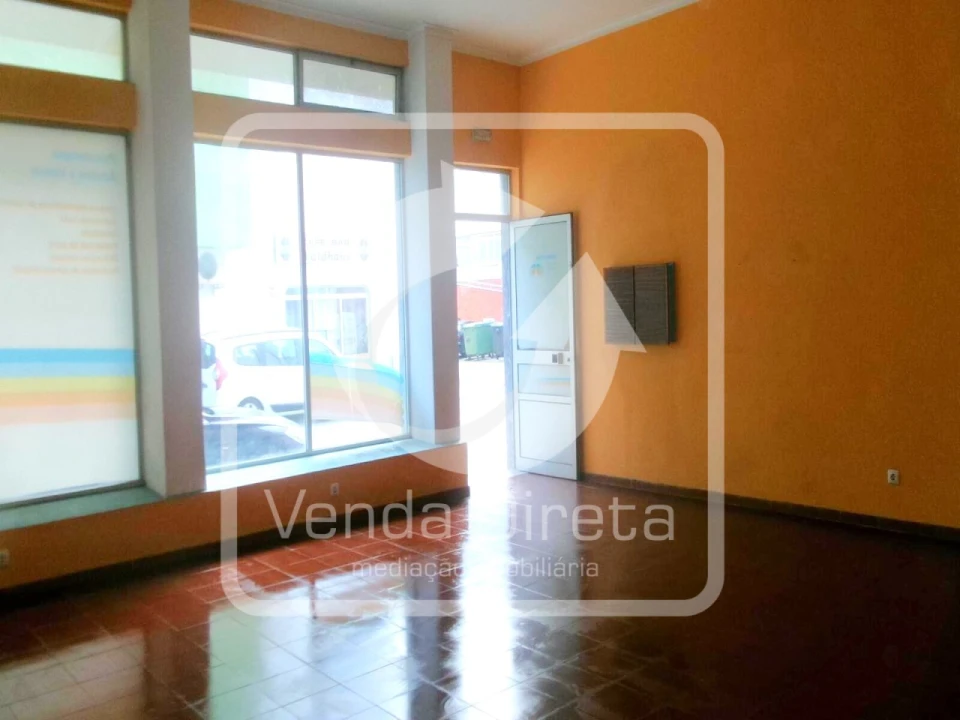 Loja para Venda em Baixa da Banheira e Vale da Amoreira Foto 9