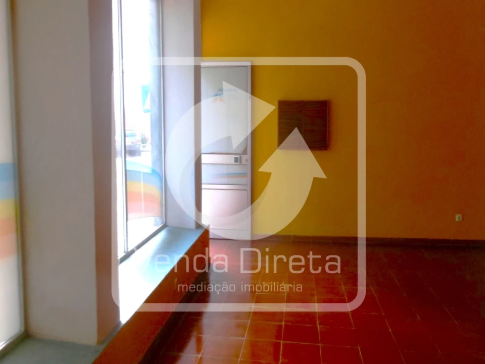 Loja para Venda em Baixa da Banheira e Vale da Amoreira Foto 11