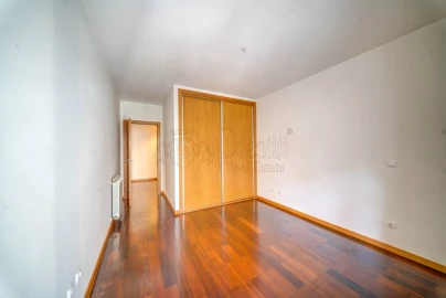 Apartamento T1 para Arrendamento em Costa