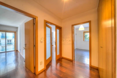 Apartamento T1 para Arrendamento em Costa