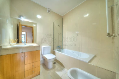 Apartamento T1 para Arrendamento em Costa