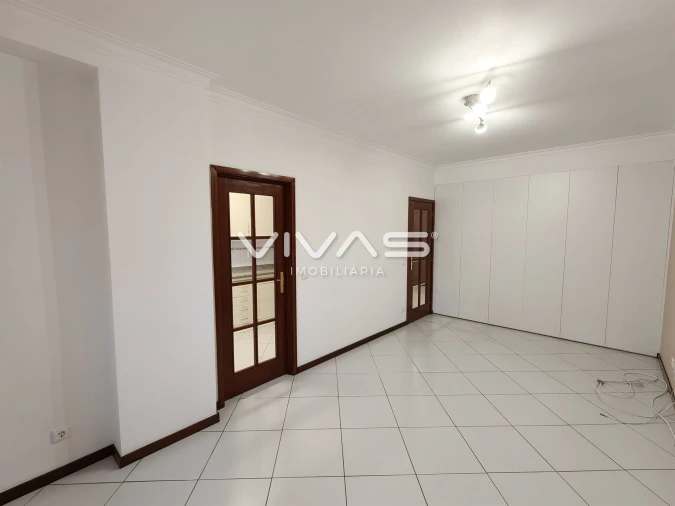 Apartamento T1 para Arrendamento em Nogueira, Fraião e Lamaçães Foto 5