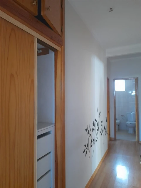 Apartamento T2 para Arrendamento em Santo Antonio dos Olivais
