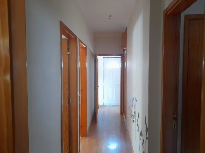 Apartamento T2 para Arrendamento em Santo Antonio dos Olivais Foto 13